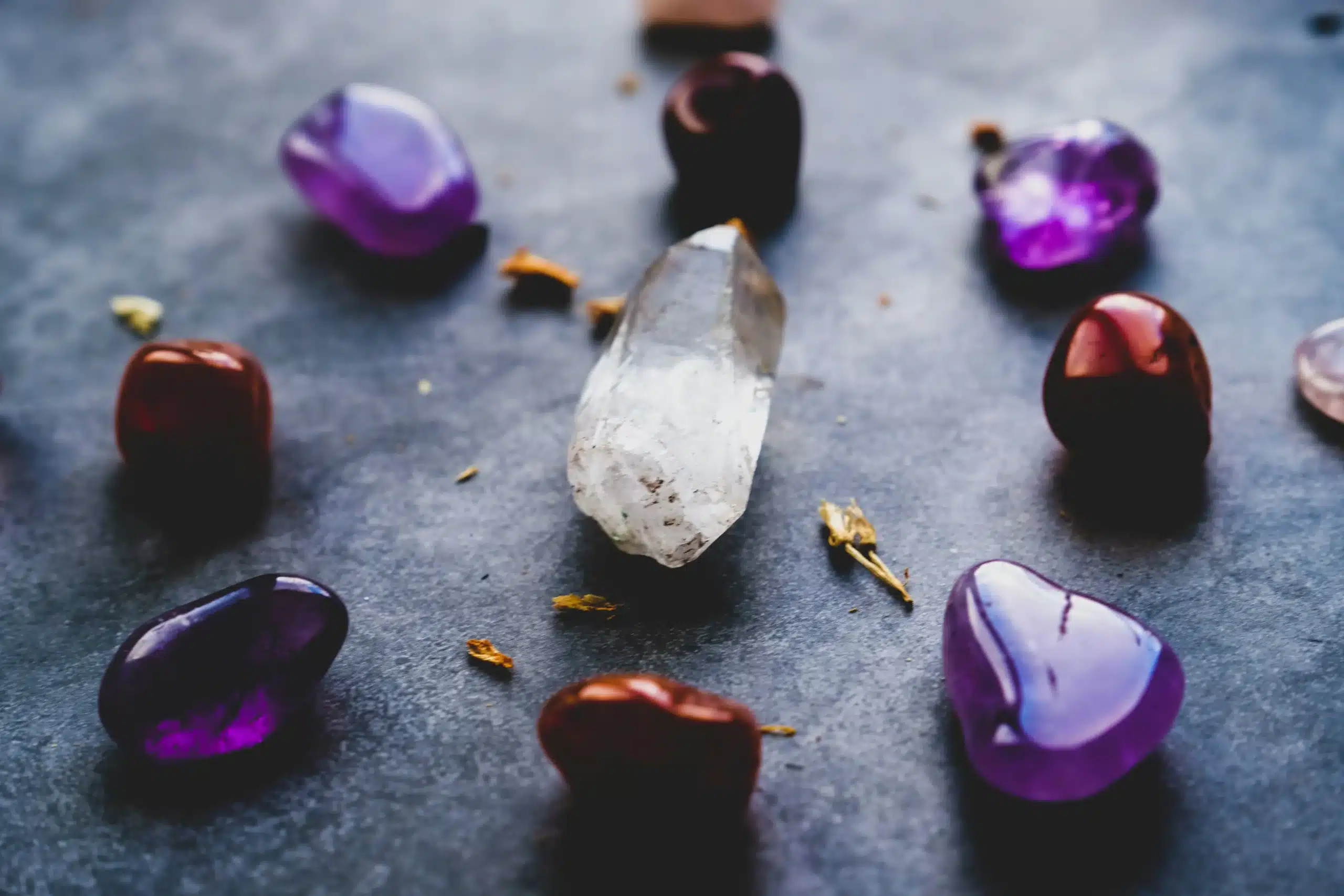 Cristaux protecteurs : tourmaline noire, obsidienne et quartz fumé